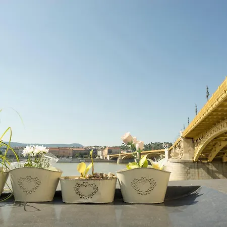 Unique At The Danube With Aircon Apartment