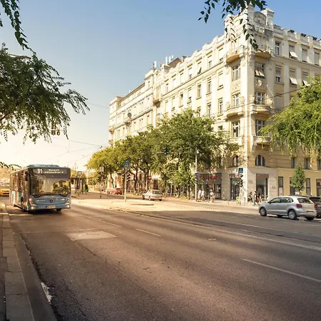 Unique At The Danube With Aircon Apartment *