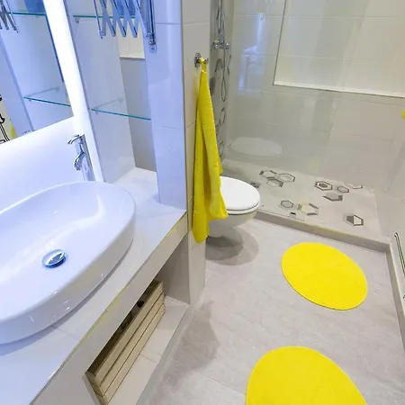 Unique At The Danube With Aircon