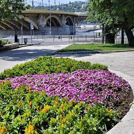 Unique At The Danube With Aircon
